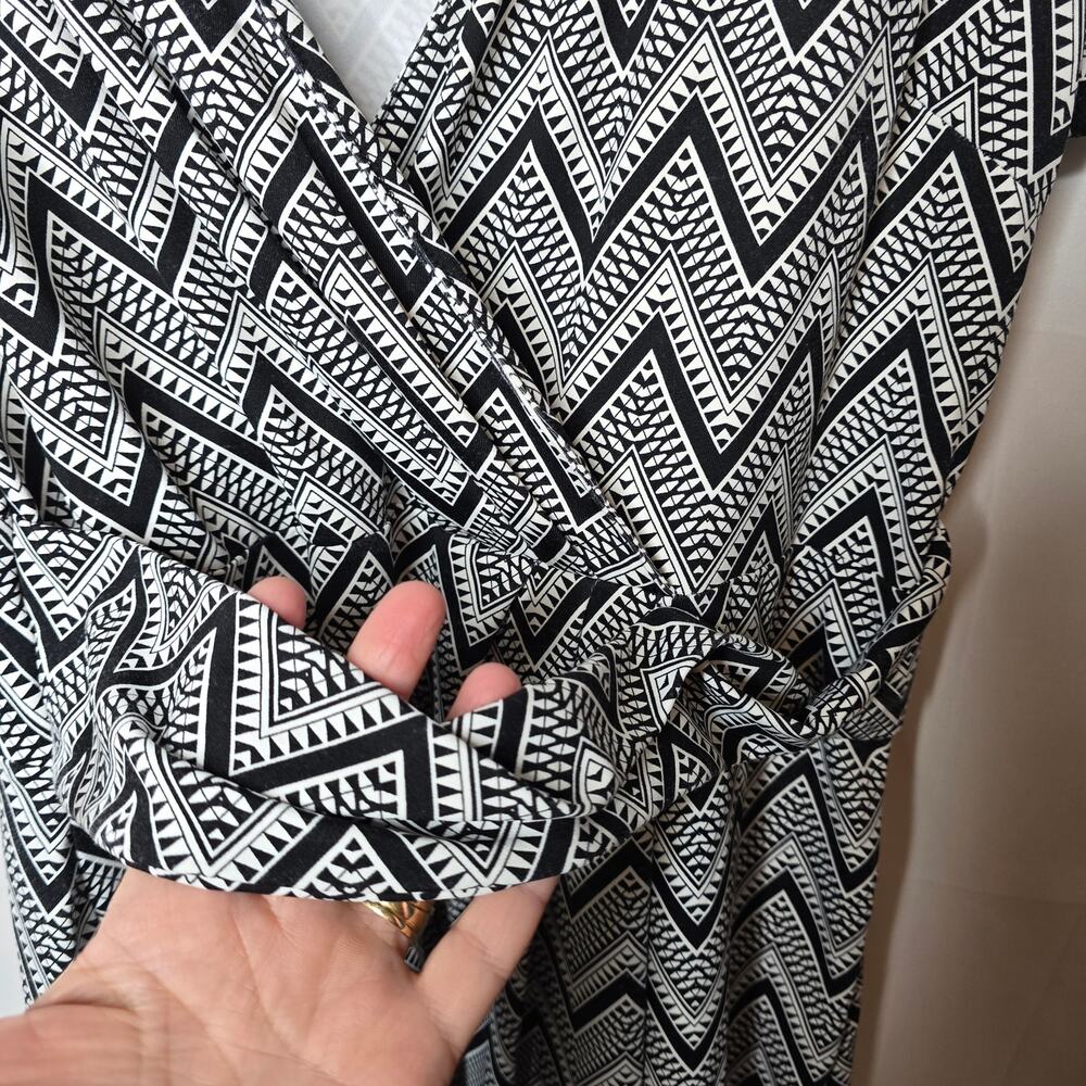Talbots Black White Zigzag Geometric Print Faux Wrap Dress Size Medium Petite - Picture 3 of 6